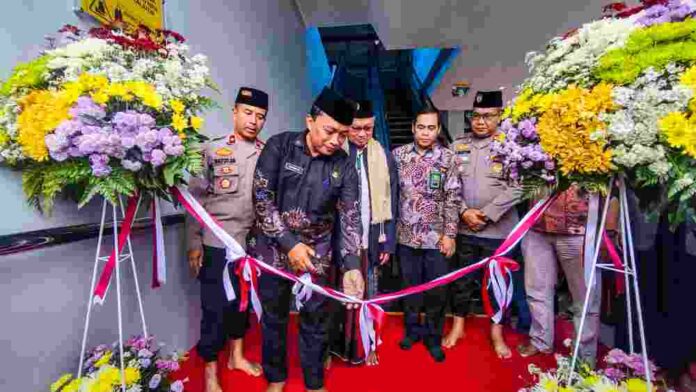 Pemkab Gresik Resmikan Fasilitas Eskalator di Masjid Agung Maulana Malik Ibrahim